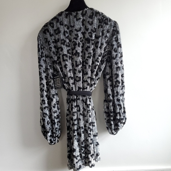 Retrofete Gabrielle Sequin Robe Wrap Silver Leopard Mini Dress NWT Size Medium - Picture 15 of 15